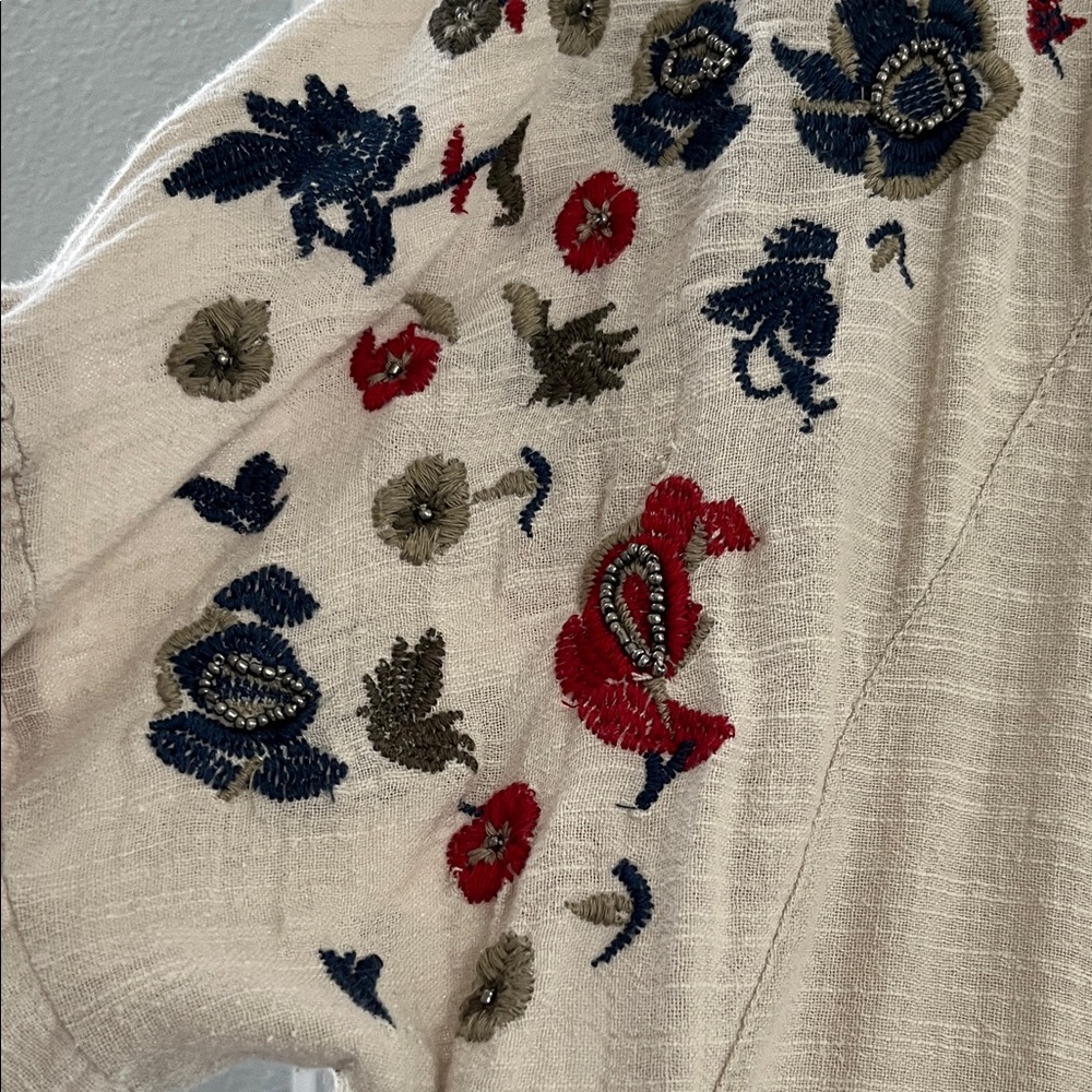 Intro. Beige Blouse with Colorful Embroidery - Picture 6 of 8